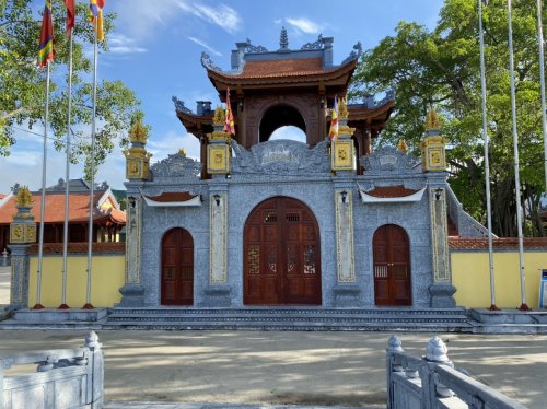 cổng chùa.jpg